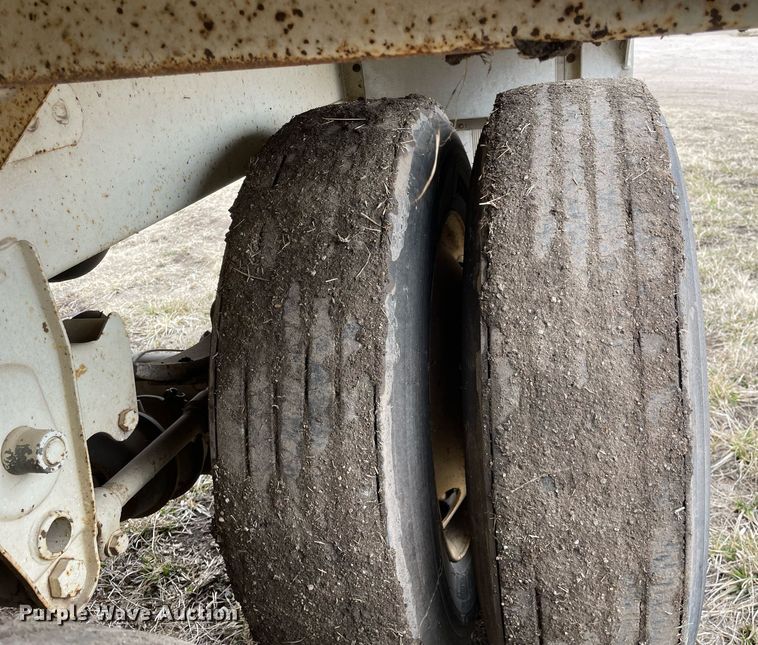 image for item MB9009 2011 Timpte Super Hopper  grain trailer