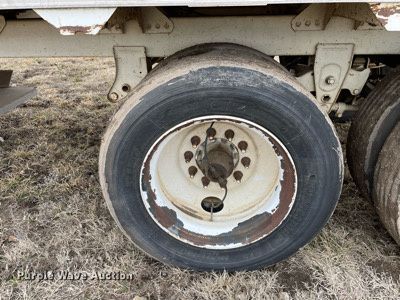 image for item MB9009 2011 Timpte Super Hopper  grain trailer