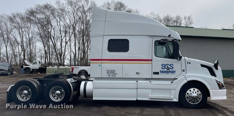 image for item MB9011 2014 Volvo VNL64T 730  semi truck