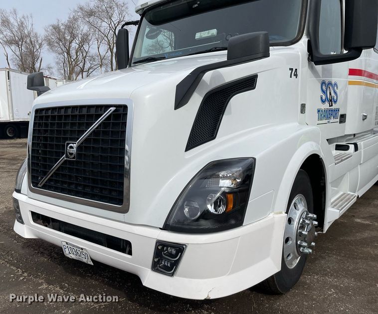 image for item MB9011 2014 Volvo VNL64T 730  semi truck