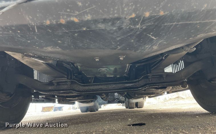 image for item MB9011 2014 Volvo VNL64T 730  semi truck