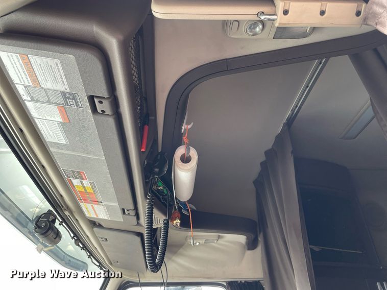 image for item MB9011 2014 Volvo VNL64T 730  semi truck