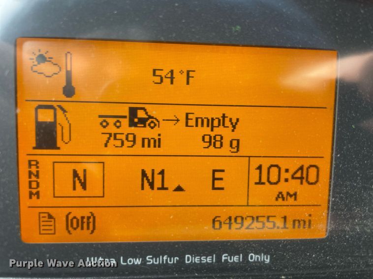 image for item MB9011 2014 Volvo VNL64T 730  semi truck