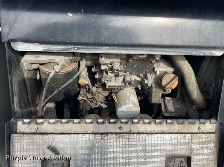 image for item MB9011 2014 Volvo VNL64T 730  semi truck