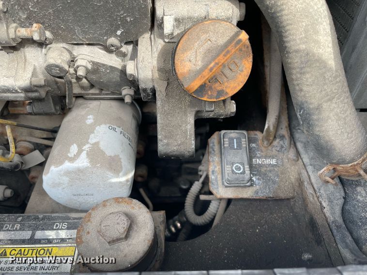 image for item MB9011 2014 Volvo VNL64T 730  semi truck