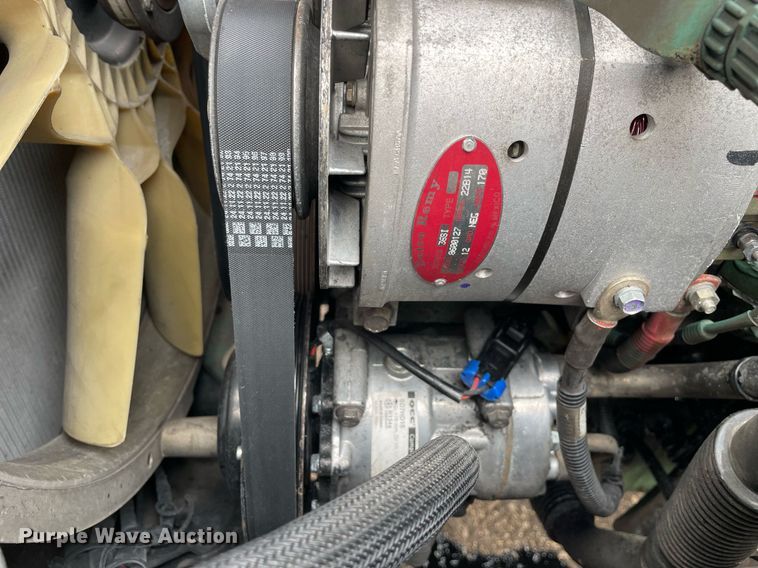 image for item MB9011 2014 Volvo VNL64T 730  semi truck