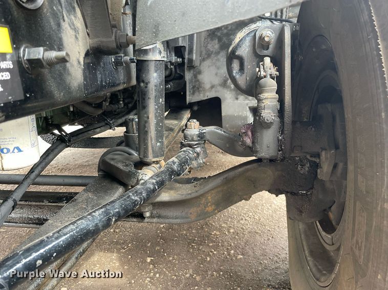 image for item MB9011 2014 Volvo VNL64T 730  semi truck