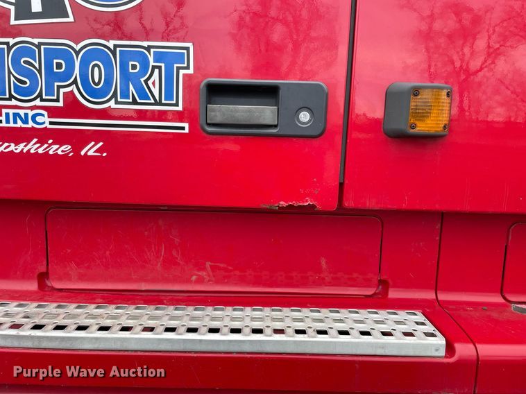 image for item MB9013 2003 Volvo VN  semi truck