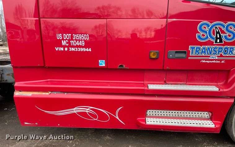 image for item MB9013 2003 Volvo VN  semi truck