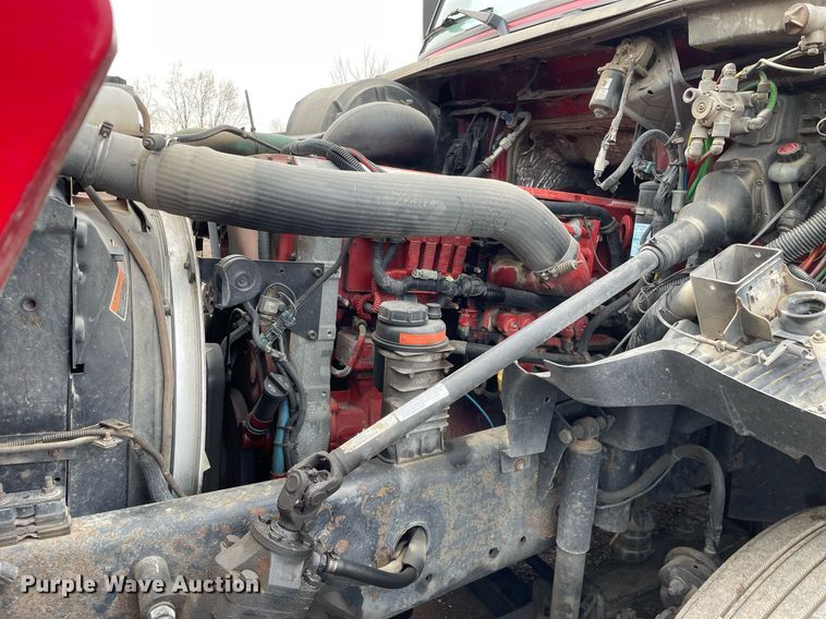 image for item MB9013 2003 Volvo VN  semi truck