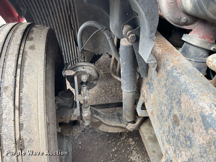 image for item MB9013 2003 Volvo VN  semi truck