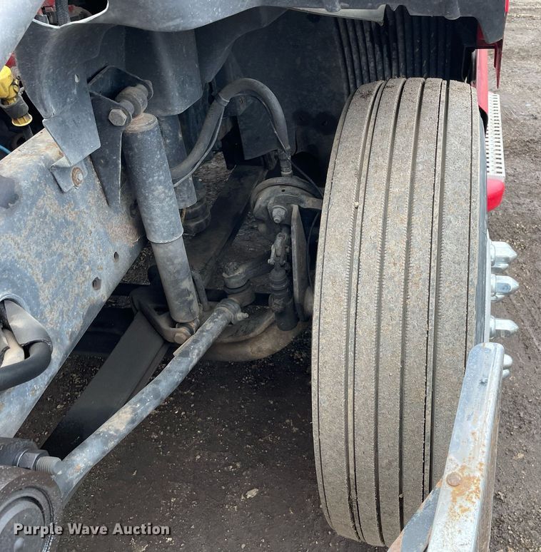 image for item MB9013 2003 Volvo VN  semi truck