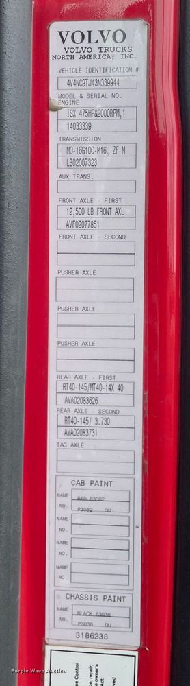 image for item MB9013 2003 Volvo VN  semi truck