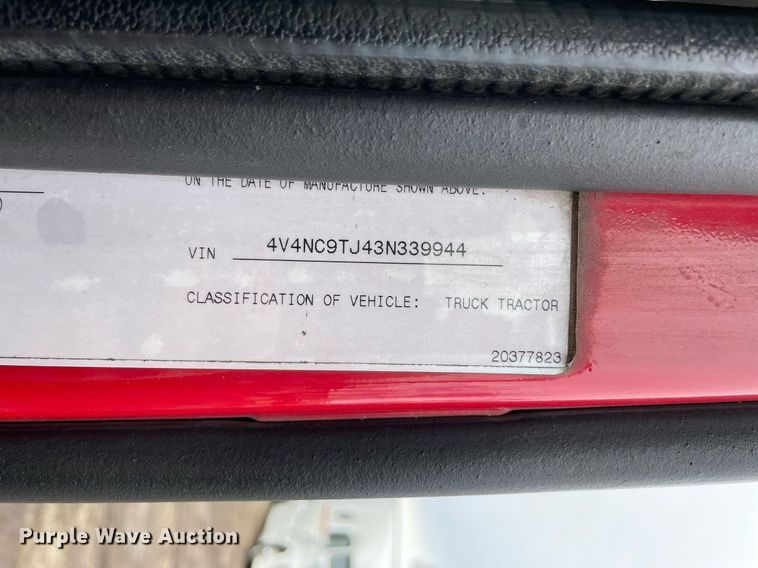 image for item MB9013 2003 Volvo VN  semi truck