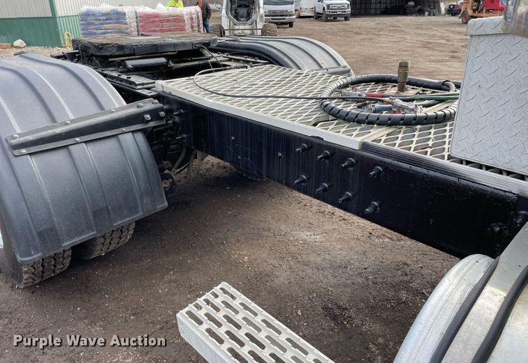 image for item MB9019 2000 Mack CH613  semi truck