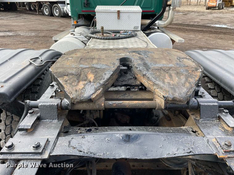 image for item MB9019 2000 Mack CH613  semi truck