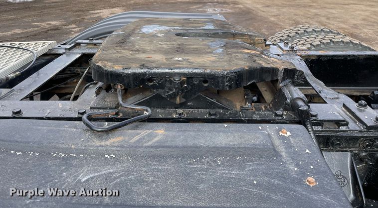 image for item MB9019 2000 Mack CH613  semi truck