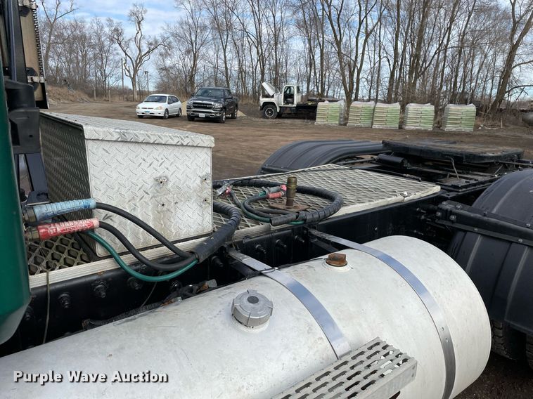 image for item MB9019 2000 Mack CH613  semi truck