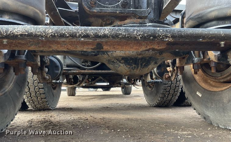 image for item MB9019 2000 Mack CH613  semi truck