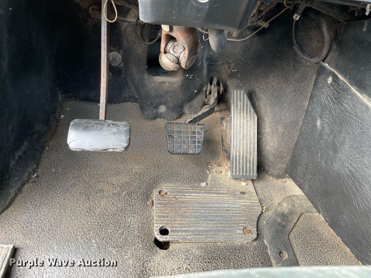 image for item MB9019 2000 Mack CH613  semi truck