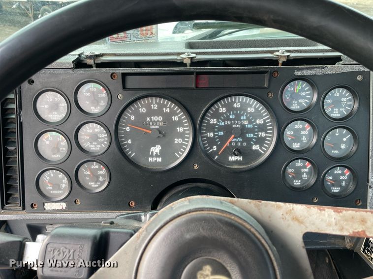 image for item MB9019 2000 Mack CH613  semi truck