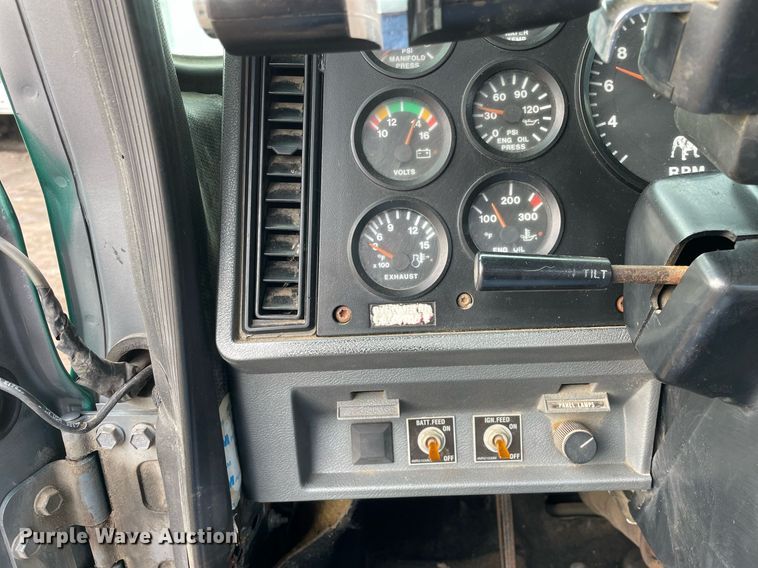 image for item MB9019 2000 Mack CH613  semi truck