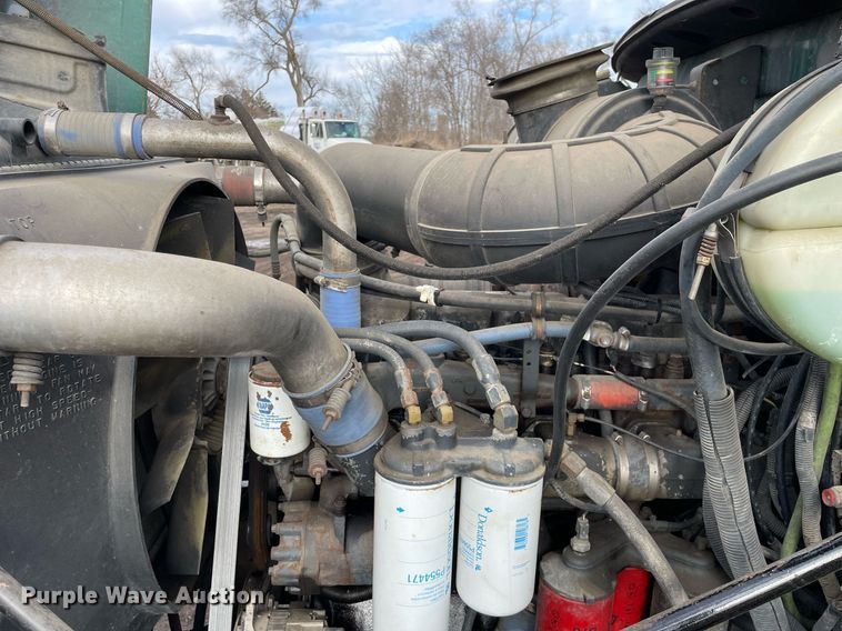 image for item MB9019 2000 Mack CH613  semi truck