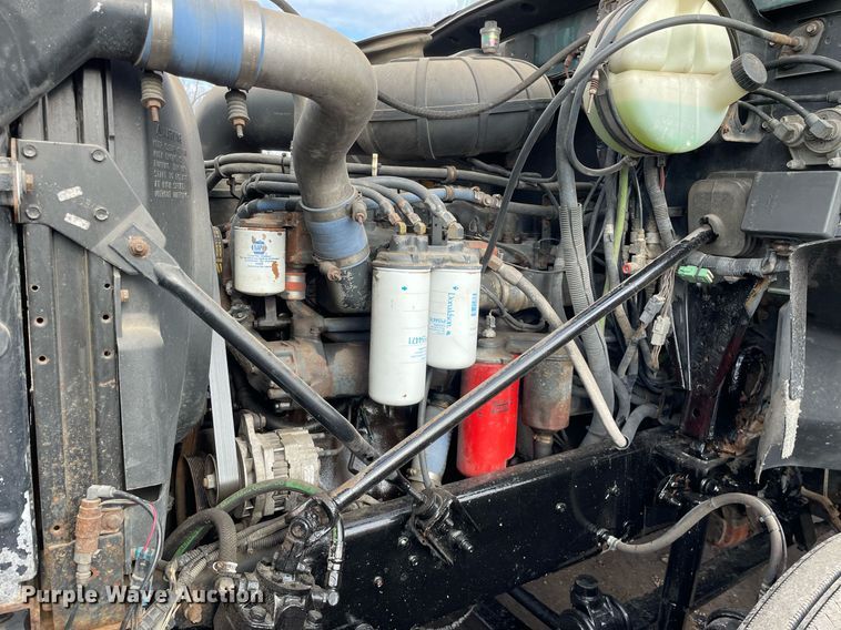 image for item MB9019 2000 Mack CH613  semi truck