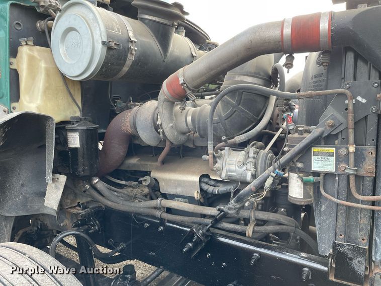 image for item MB9019 2000 Mack CH613  semi truck