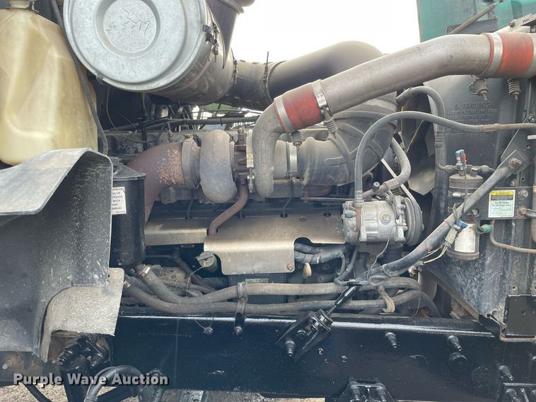 image for item MB9019 2000 Mack CH613  semi truck