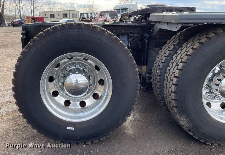 image for item MB9019 2000 Mack CH613  semi truck