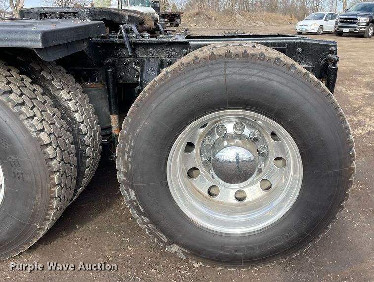 image for item MB9019 2000 Mack CH613  semi truck