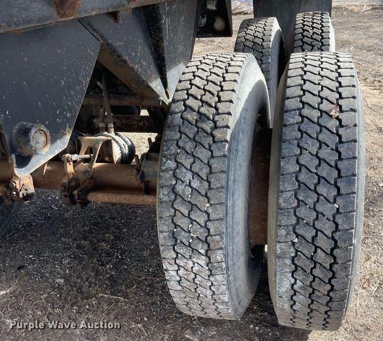 image for item MB9020 1987 Hilbilt  end dump trailer