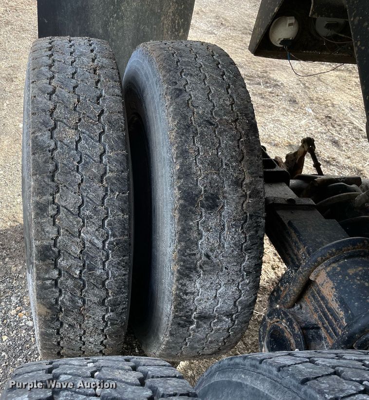 image for item MB9020 1987 Hilbilt  end dump trailer