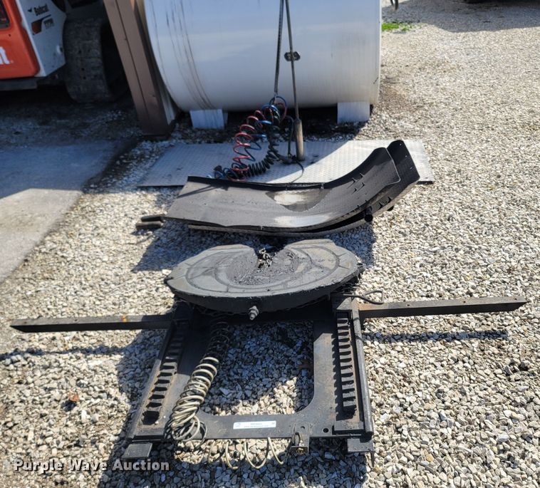 image for item MB9865 Fifth wheel hitch assembly