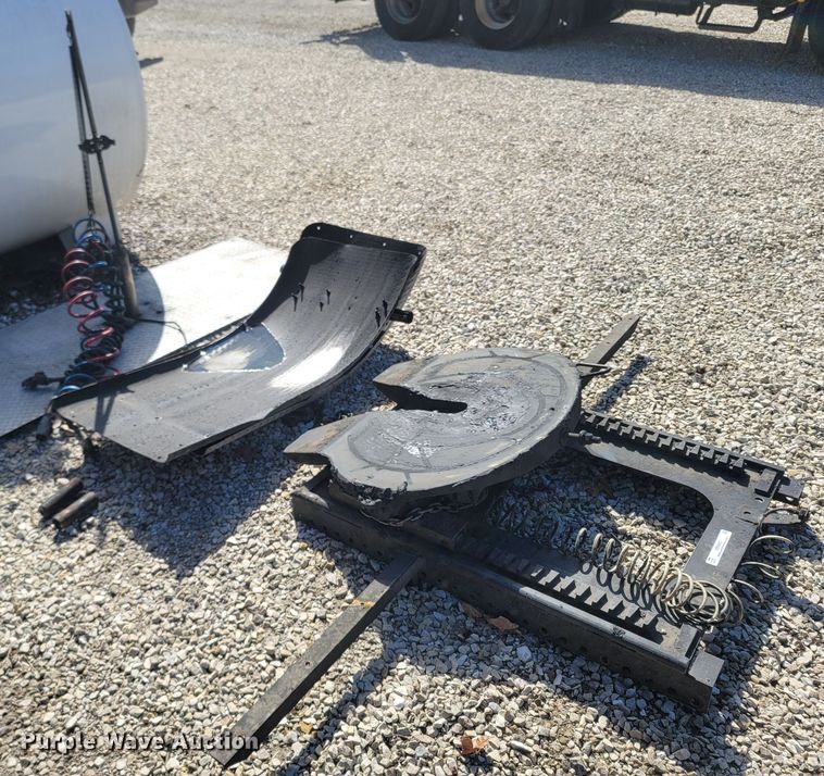 image for item MB9865 Fifth wheel hitch assembly