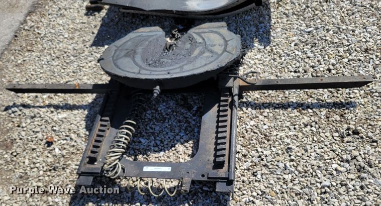 image for item MB9865 Fifth wheel hitch assembly