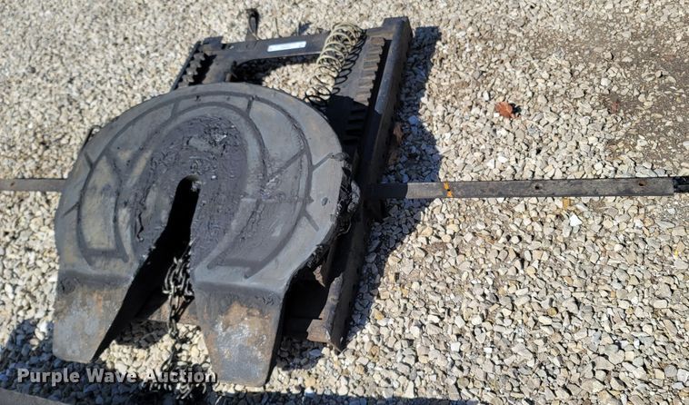 image for item MB9865 Fifth wheel hitch assembly