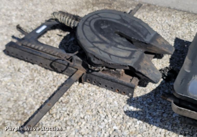image for item MB9865 Fifth wheel hitch assembly
