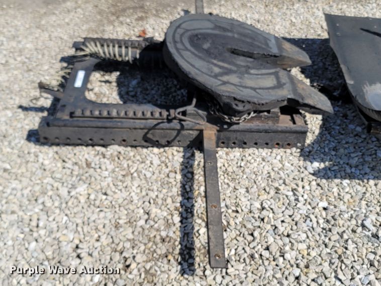 image for item MB9865 Fifth wheel hitch assembly