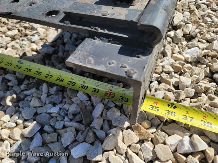 image for item MB9865 Fifth wheel hitch assembly