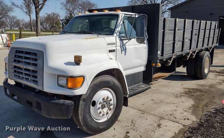 image for item MD9444 1998 Ford F700  dump flatbed truck