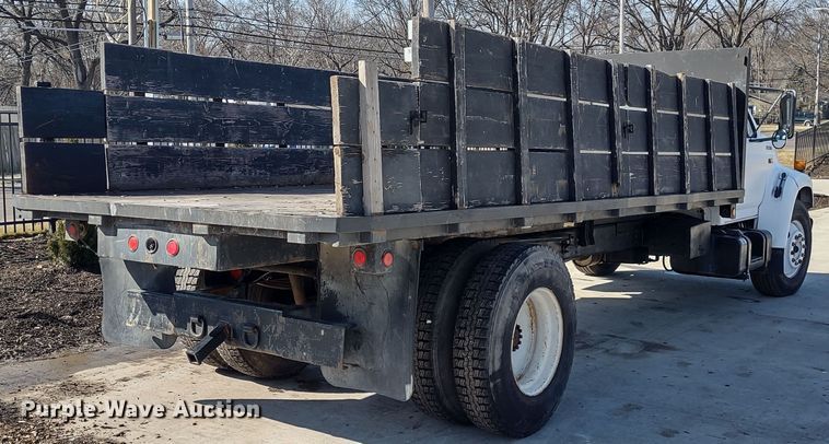 image for item MD9444 1998 Ford F700  dump flatbed truck