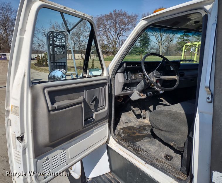 image for item MD9444 1998 Ford F700  dump flatbed truck