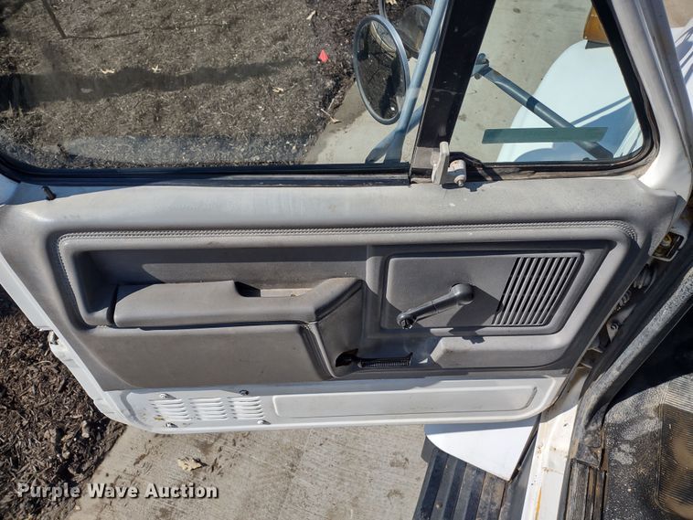 image for item MD9444 1998 Ford F700  dump flatbed truck