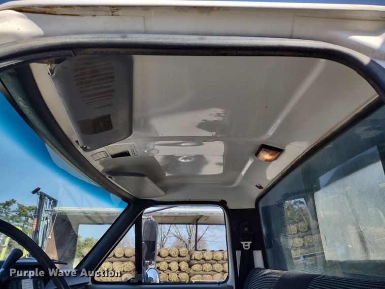 image for item MD9444 1998 Ford F700  dump flatbed truck