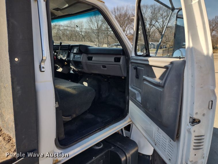 image for item MD9444 1998 Ford F700  dump flatbed truck