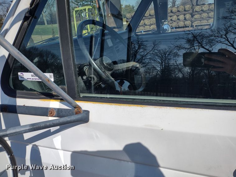 image for item MD9444 1998 Ford F700  dump flatbed truck