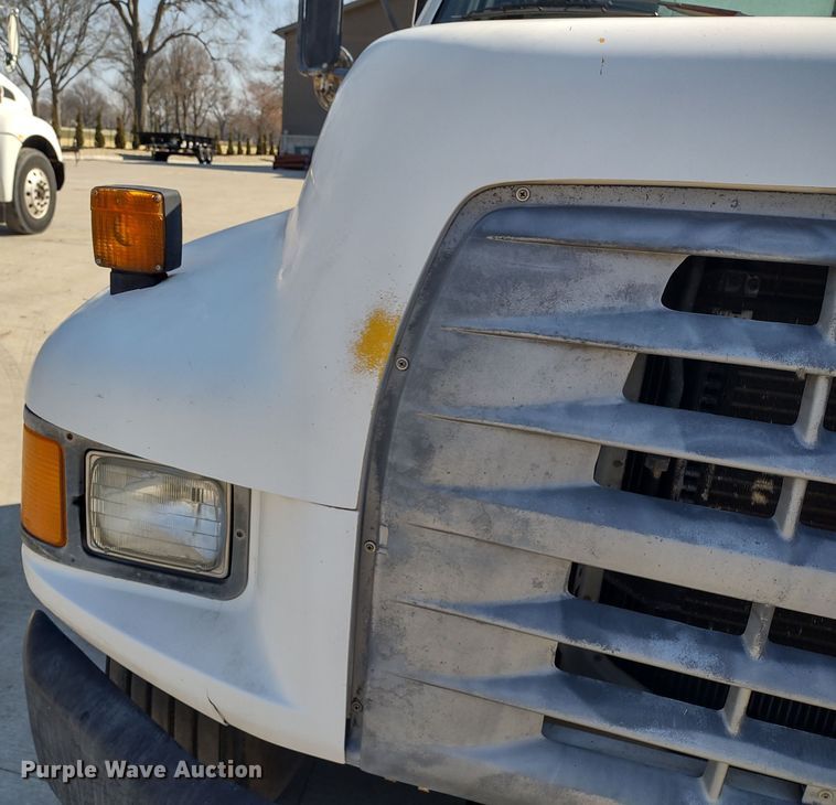 image for item MD9444 1998 Ford F700  dump flatbed truck