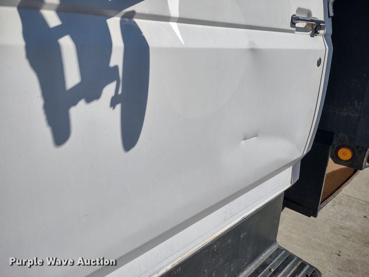 image for item MD9444 1998 Ford F700  dump flatbed truck